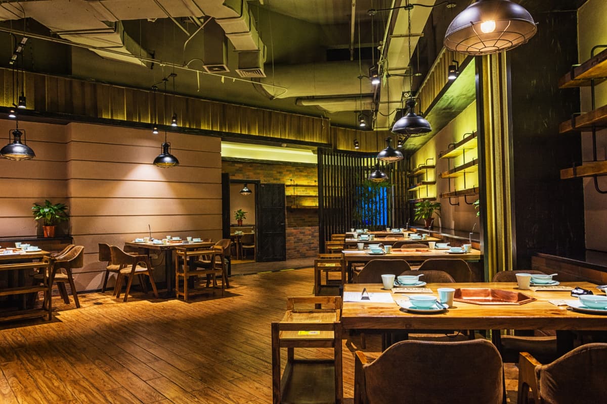 Hotels, Cafes & Food Trucks